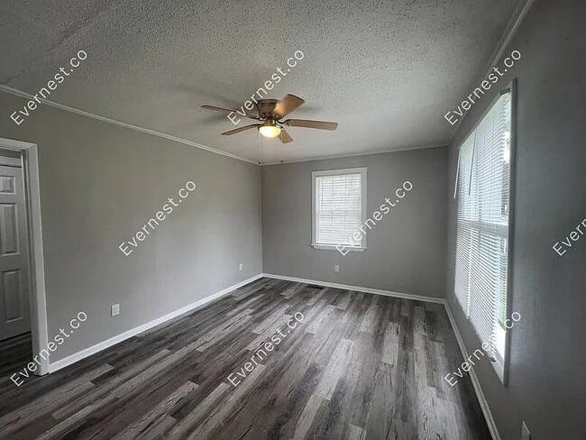 Photo - 1418 Division St