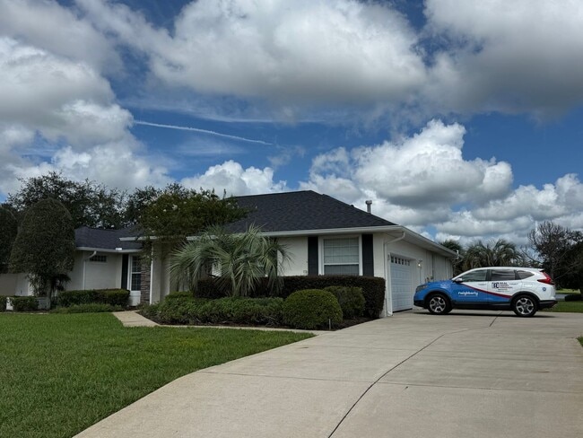 Building Photo - Pool Home W/ Beautiful Lakefront View! Lak...
