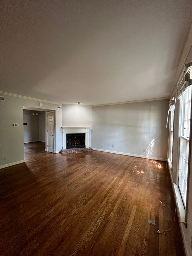 Photo - 2 Bed/ 1.5 Bath Townhome walking distance to Belmont, Minutes to Vandy