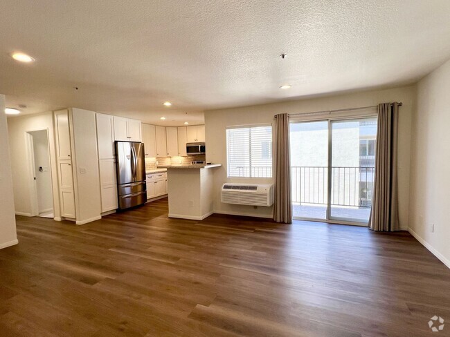 Building Photo - Upgraded 2 Bedroom 2 Bath Condo with Lots ... Unit 301