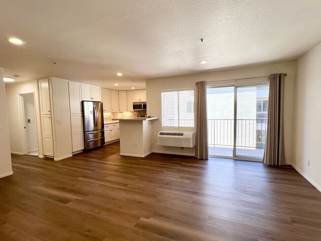 Upgraded 2 Bedroom 2 Bath Condo with Lots ... - Upgraded 2 Bedroom 2 Bath Condo with Lots ... Unit 301