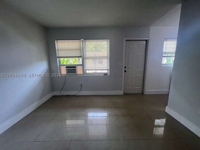 Building Photo - 1281 NW 60th St Unit 5