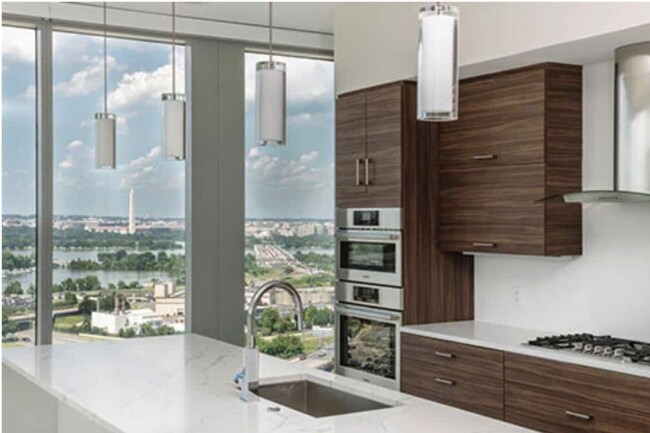 Photo - 400 Army Navy Dr