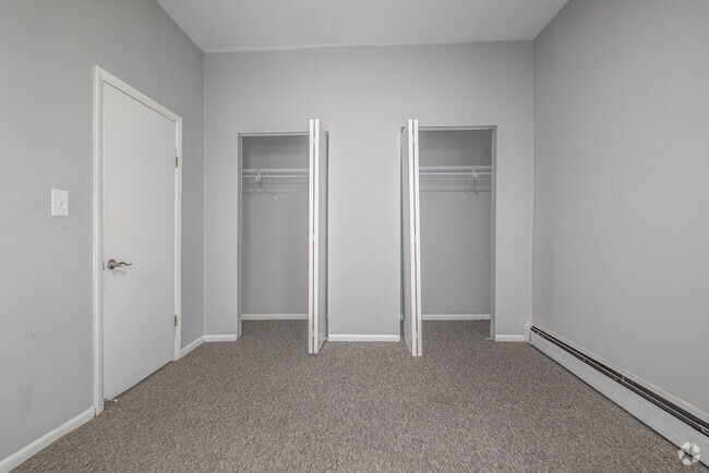 2BR, 1BA - 950SF