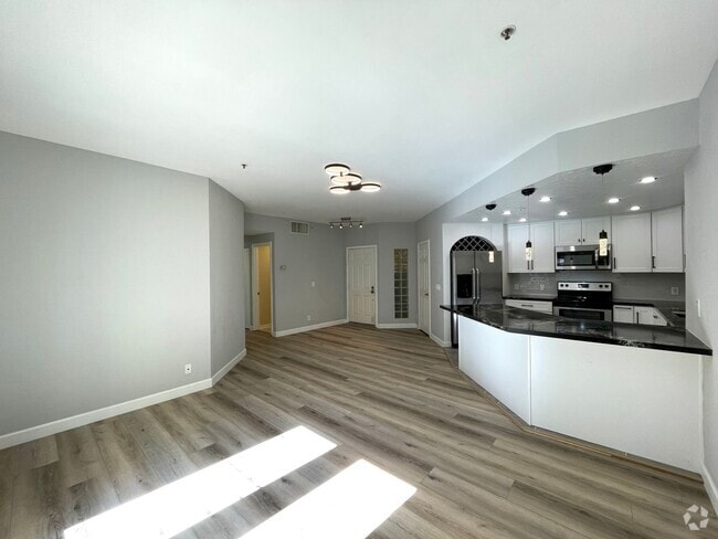 Building Photo - Beautiful 2B/2BA in the Marina w/ Newly Re... Unit 211 Rental