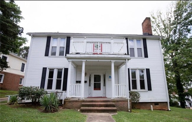 Building Photo - 405ES Unit B