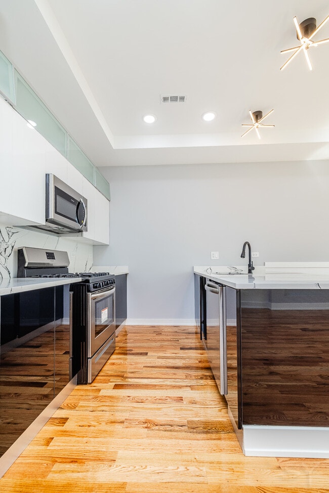 Photo - 6334 S Langley Ave Unidad 3