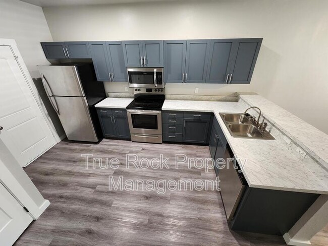 Photo - 418 E 13th St