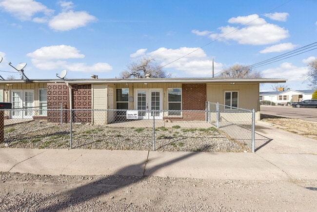 Photo - 402 Sunny Ln