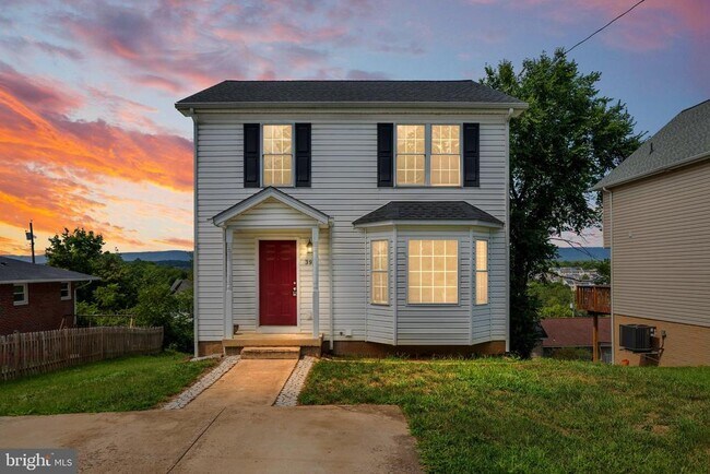 395 Stonewall St