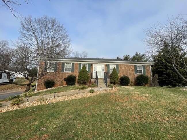 Building Photo - 270 Londonberry Rd Rental