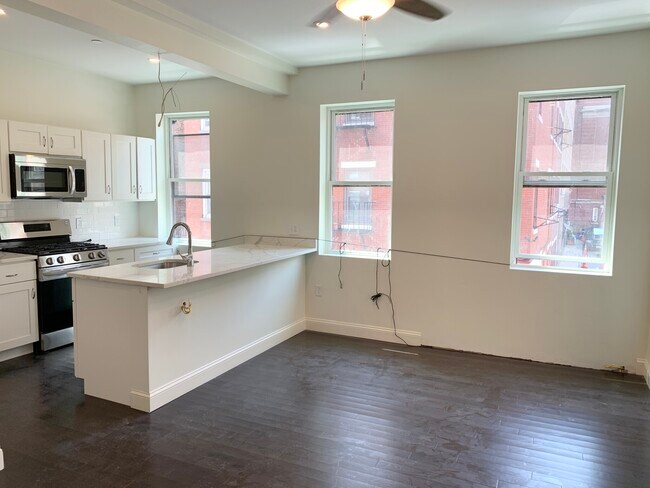 Building Photo - 47 Charter St Unit 4F