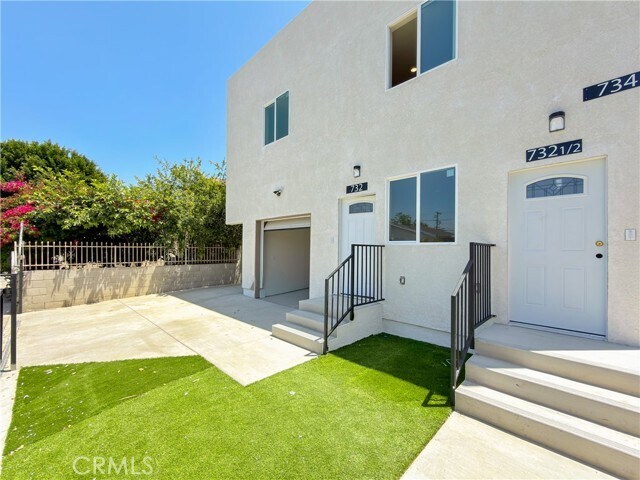 Building Photo - 734 E 52nd St