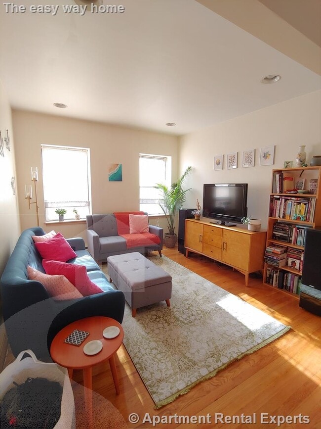 Building Photo - 43 Ivaloo St Unit #3