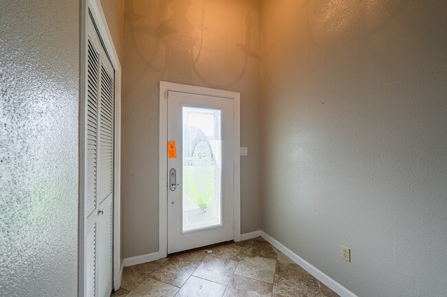 Photo - 10422 Gulfstream Ln