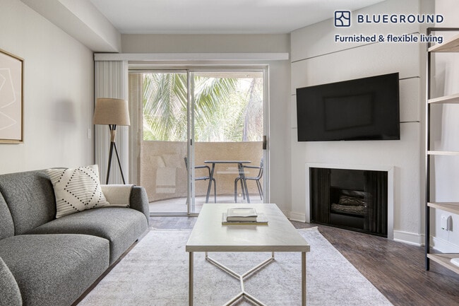 Building Photo - 7660 Beverly Blvd Rental