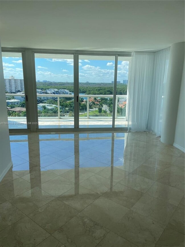 Photo - 16500 Collins Ave