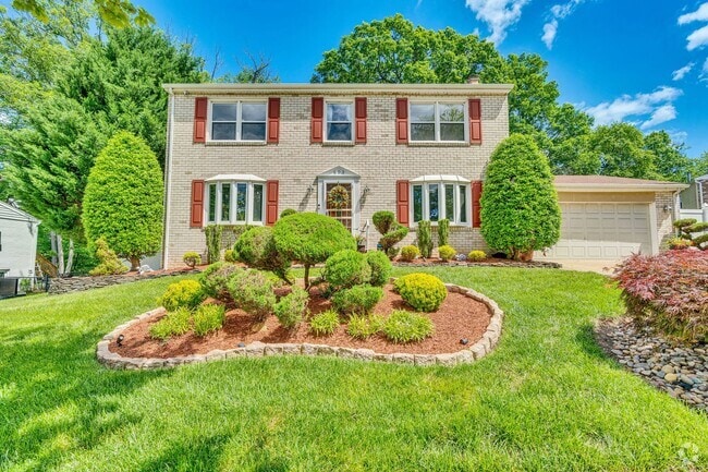 Building Photo - Modern 4 BR Colonial Retreat in River Bend... Rental