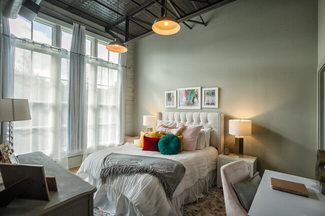 Photo - 509 W Spring St