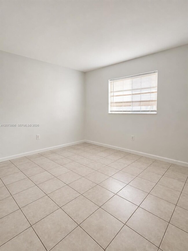 1330 W 54th St Unit 214C