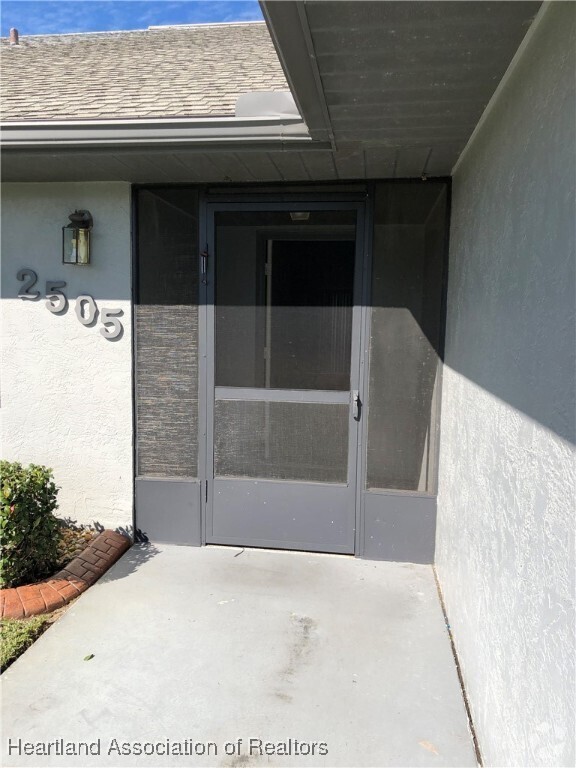 Building Photo - 2505 N Orangewood St Rental