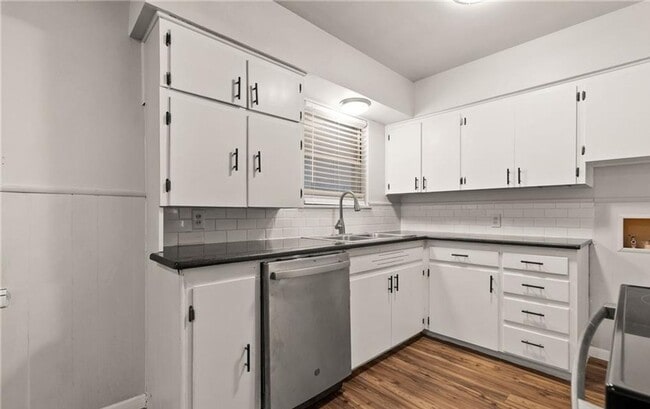Photo - Renovated 4-bedroom 1.5 bathroom home!  Housing accepted! MOVE-IN SPECIAL!