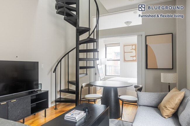 Building Photo - 515 W 47th St Rental