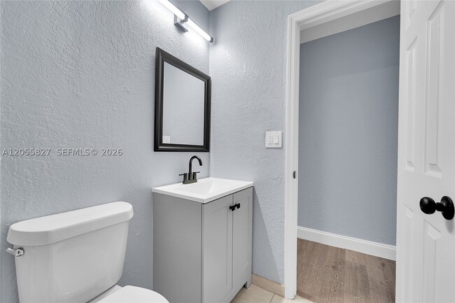 Photo - 2360 NW 6th St