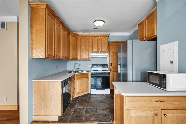 Photo - 511 W High St