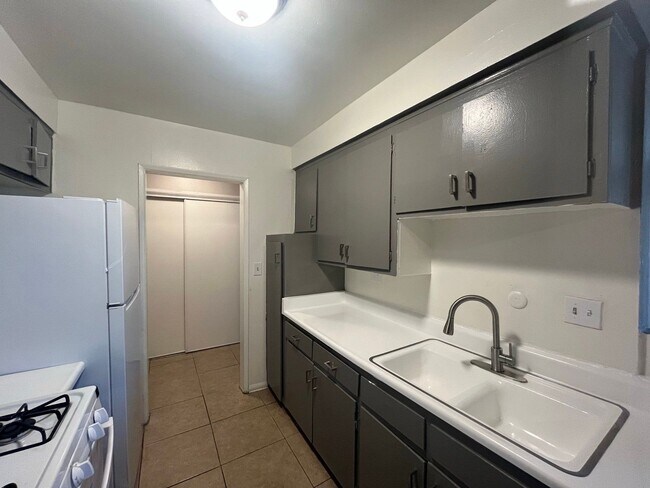 8070 Langdon Ave Unit 208a