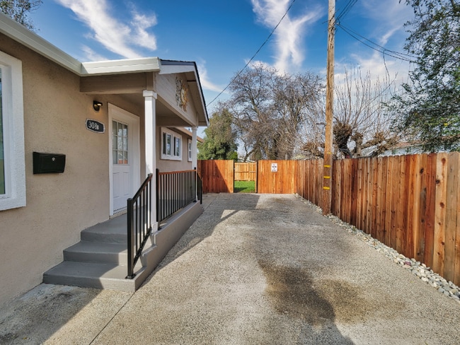 Photo - 308 6th St Unit B