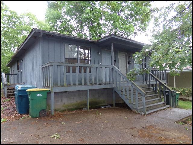 Building Photo - 610 S Maple St Rental