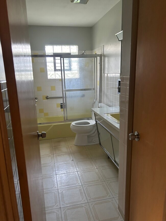 Photo - 2010 Richard St