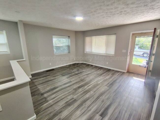 Photo - 2166 Clara St