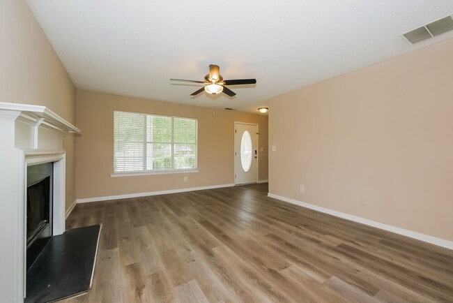 Photo - 255 Summer Hill Cir