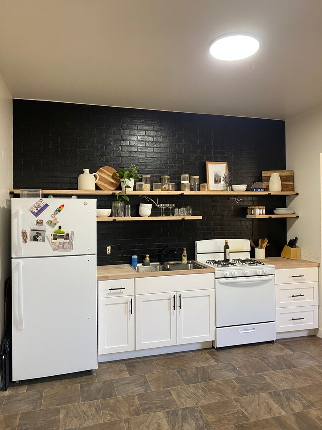Whittier Apartments - Whittier Apartments Unit 2