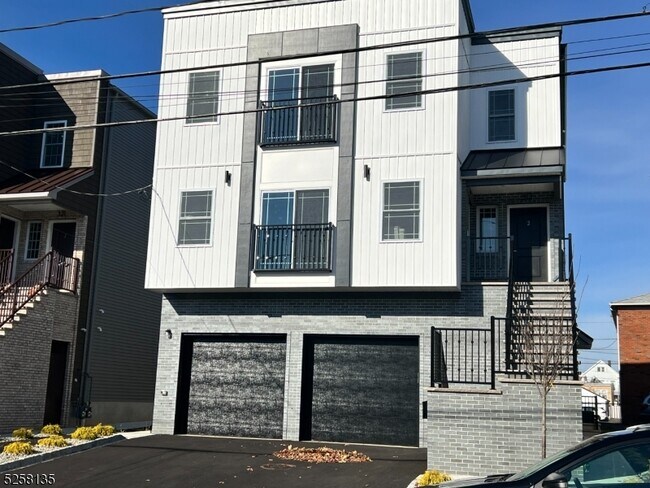 Photo - 317 Doyle St Unit 2