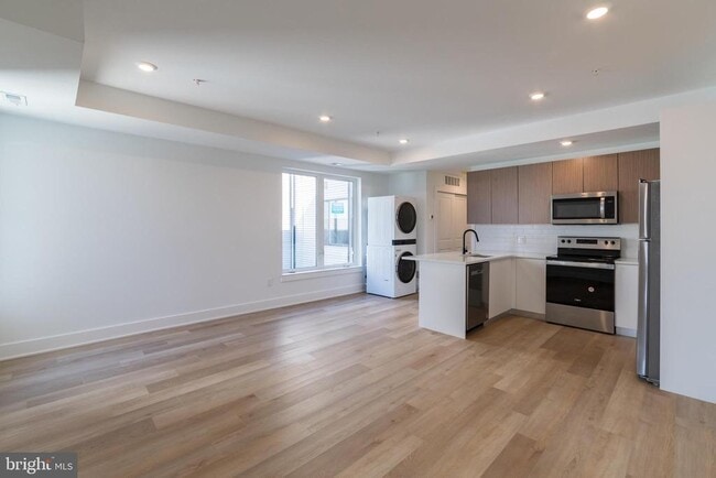 Building Photo - 5900 Germantown Ave Unit 20