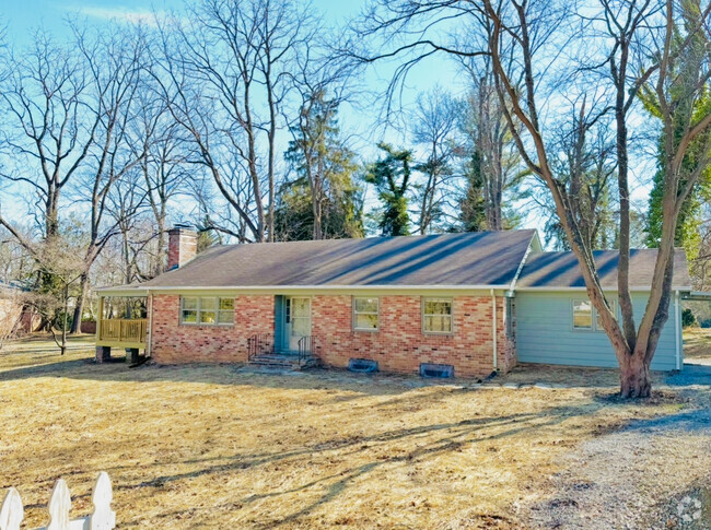 Building Photo - 216 S Buckmarsh St Rental