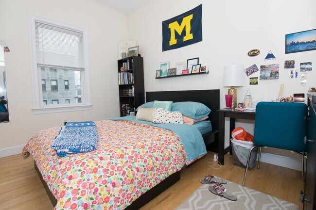 Building Photo - Allston 3 Bed – Hardwood Floors – No Fee – 6/1