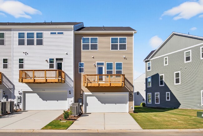 Photo - 335 Chesapeake Cmns St