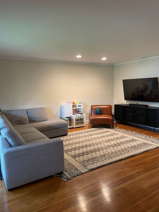 Photo - Charming 3 bedroom home in quiet neighborr...