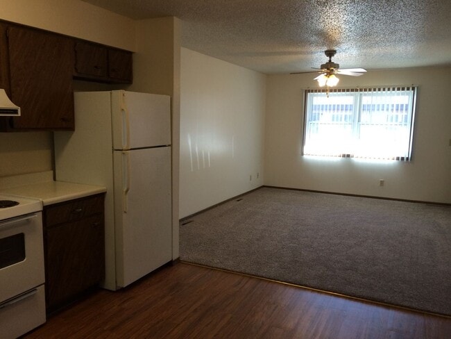 379 9th Ave E