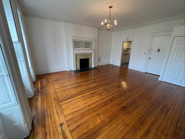 Photo - 121 E 39th St