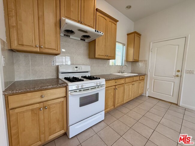 Building Photo - 309 Gladys Ave Rental