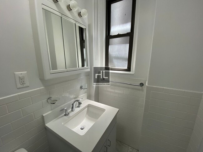 Photo - EAST 46 STREET Unit 7H