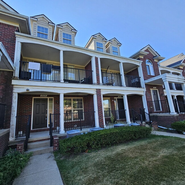 Building Photo - 2 Bed, 2 Bath Townhouse w/Granite Countert... Unit 7