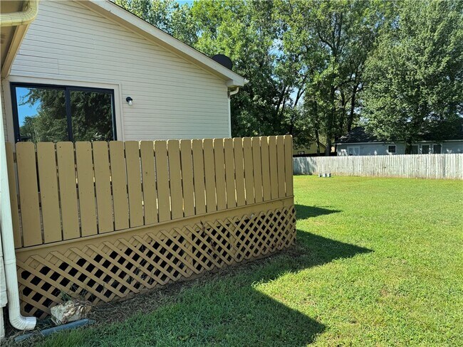 Photo - 1114 Mockingbird Ln