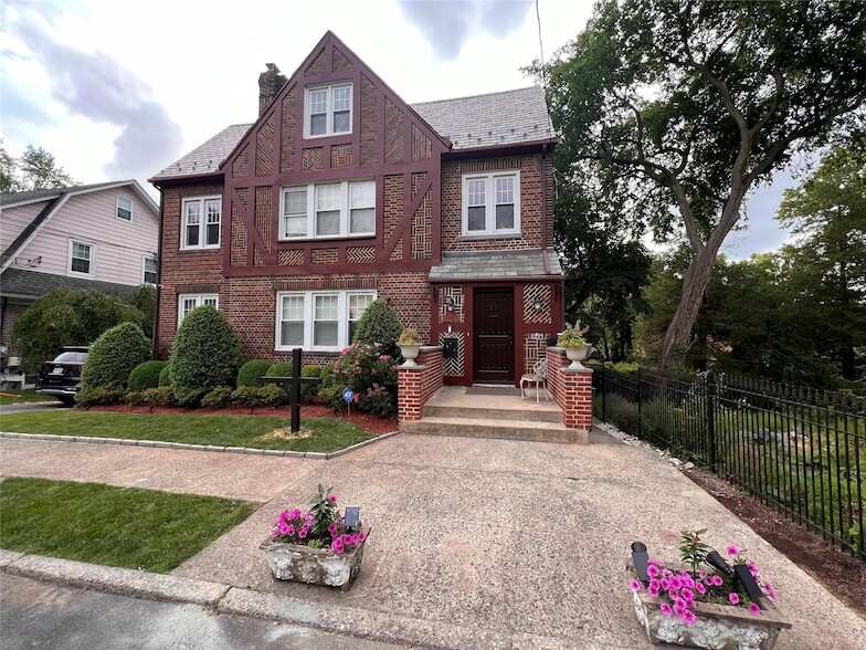 Photo - 376 Hayward Ave