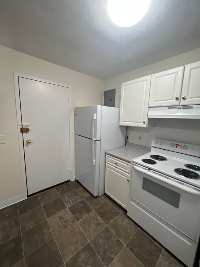 Photo - 14 Riverside St